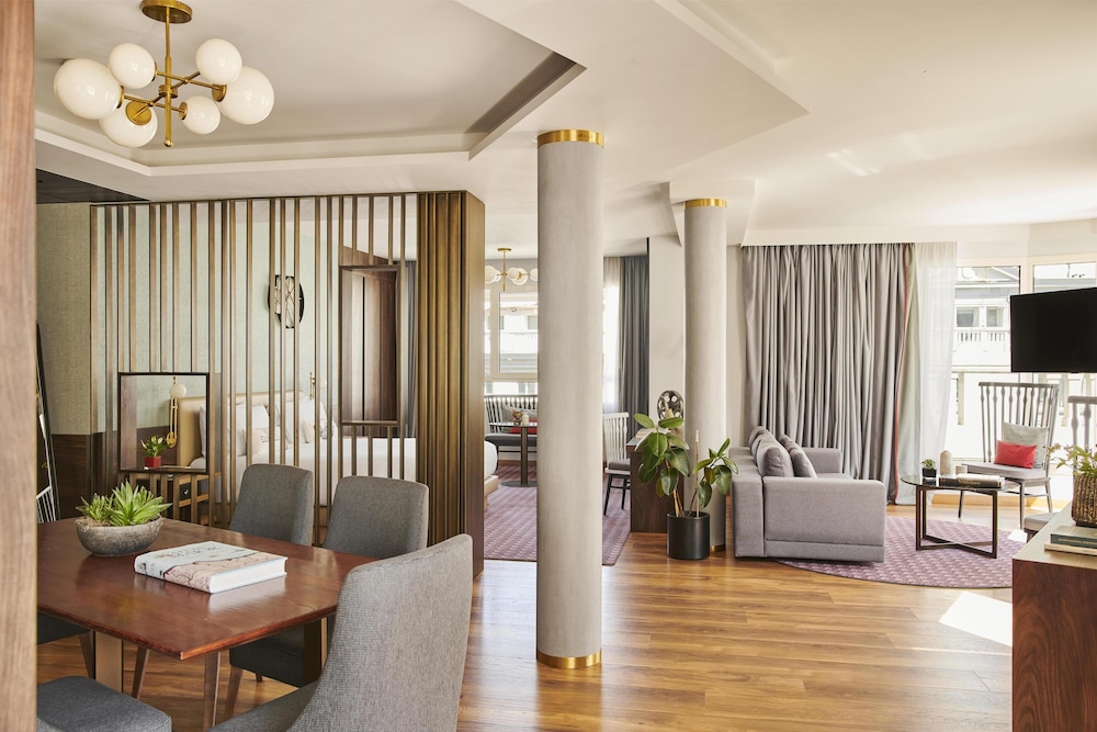 Suite, no fumadores (Fenix) del hotel Hyatt Centric Gran Via Madrid. Foto 1