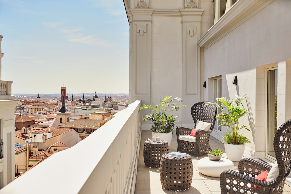 Suite, no fumadores (Fenix) del hotel Hyatt Centric Gran Via Madrid. Foto 5