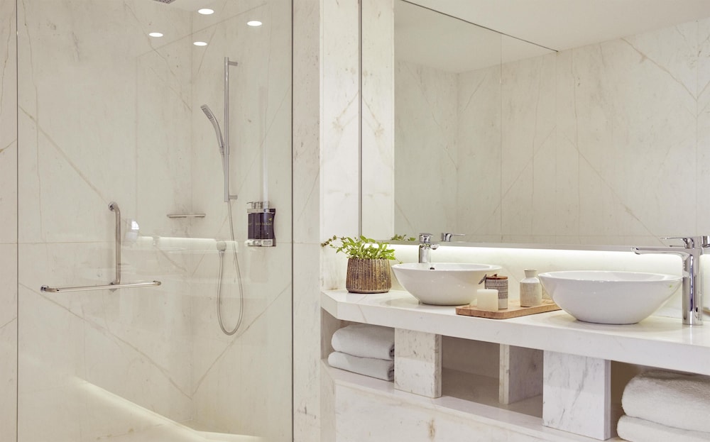 Suite, no fumadores (Fenix) del hotel Hyatt Centric Gran Via Madrid. Foto 6