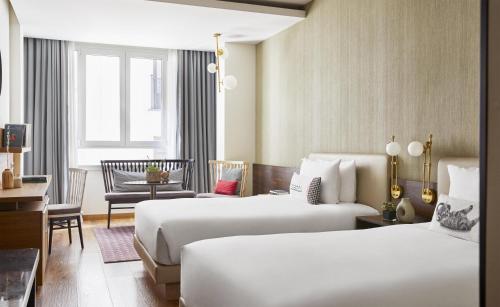 Habitación Doble - 2 camas dobles del hotel Hyatt Centric Gran Via Madrid. Foto 8