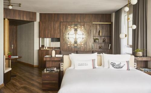 Suite Executive del hotel Hyatt Centric Gran Via Madrid. Foto 1