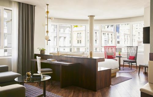 Suite Executive del hotel Hyatt Centric Gran Via Madrid. Foto 3