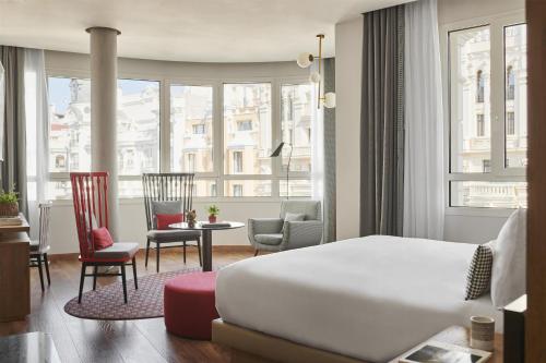Suite Junior con vistas a Gran Vía del hotel Hyatt Centric Gran Via Madrid