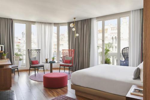 Suite con terraza del hotel Hyatt Centric Gran Via Madrid