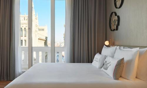 Suite con terraza del hotel Hyatt Centric Gran Via Madrid. Foto 5