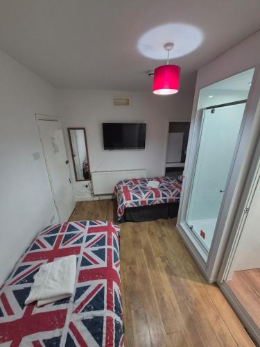 Habitación Doble Estándar - 2 camas del hotel Saint James Backpackers. Foto 4