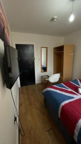 Habitación Doble Estándar con baño compartido del hotel Saint James Backpackers. Foto 7
