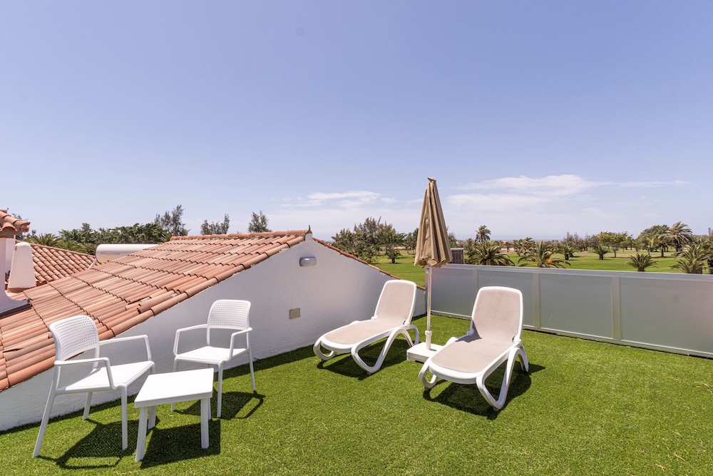 Suite, terraza (Solarium) del hotel LIVVO Dunagolf Suites. Foto 8