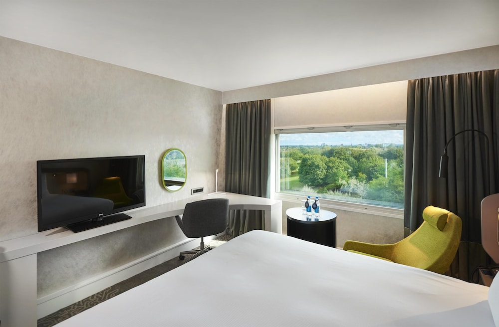 Habitación Deluxe, 1 cama de matrimonio grande del hotel Hilton London Heathrow Airport. Foto 3