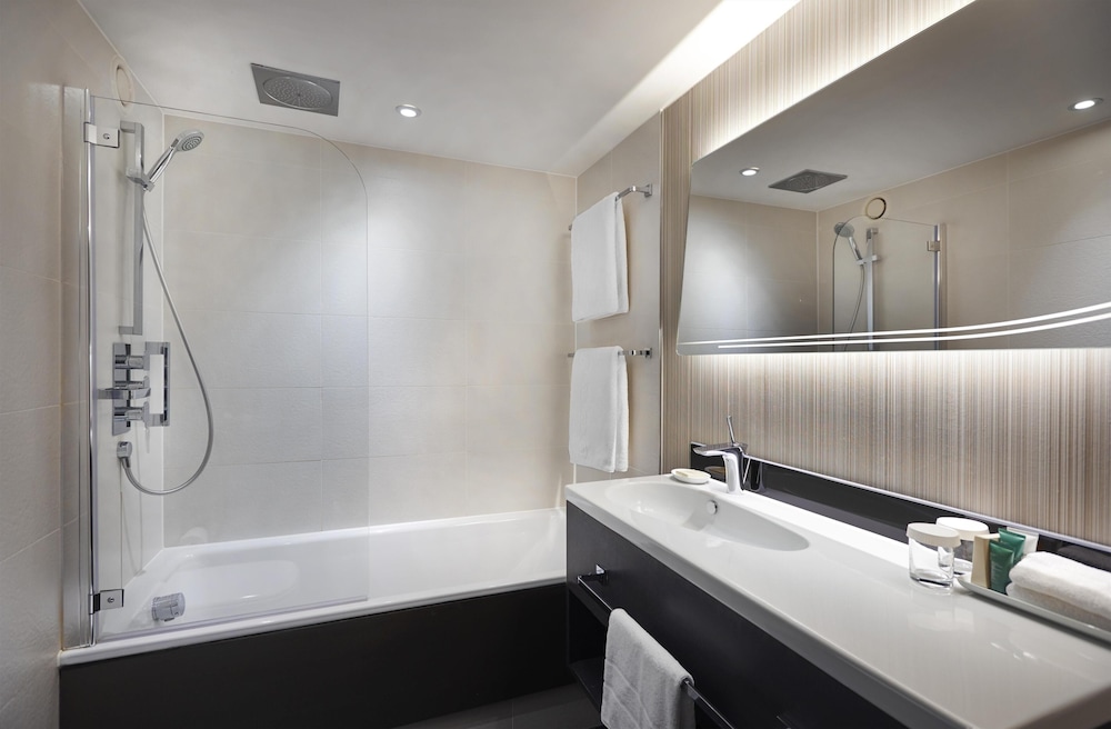 Habitación Deluxe, 1 cama de matrimonio grande del hotel Hilton London Heathrow Airport. Foto 6