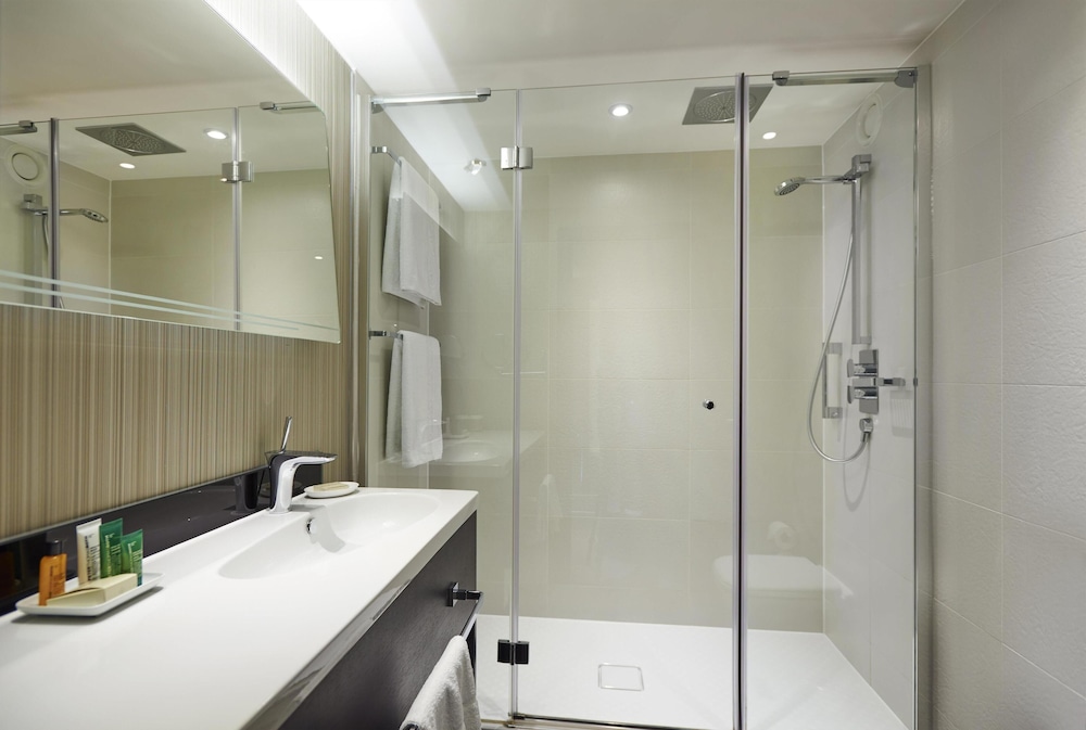 Habitación ejecutiva con 2 camas individuales (With Lounge Access) del hotel Hilton London Heathrow Airport. Foto 4