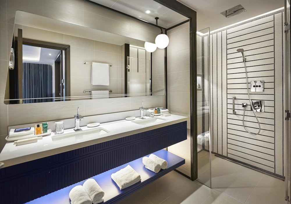 Suite ejecutiva, 1 cama de matrimonio grande (With Lounge Access) del hotel Hilton London Heathrow Airport. Foto 4