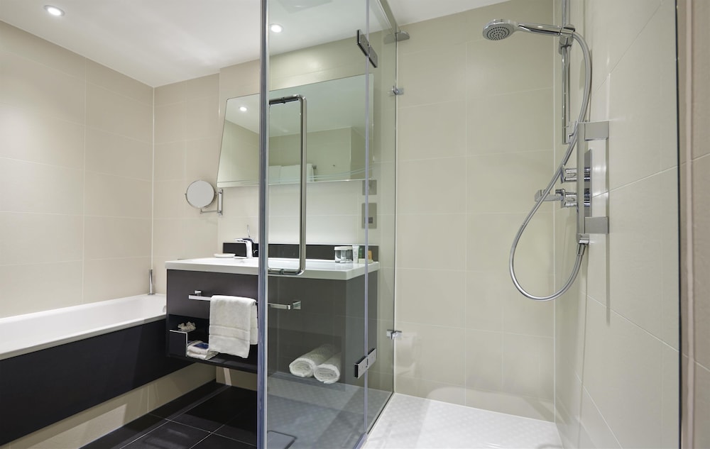 Suite junior, 1 cama de matrimonio grande (With Lounge Access) del hotel Hilton London Heathrow Airport. Foto 3