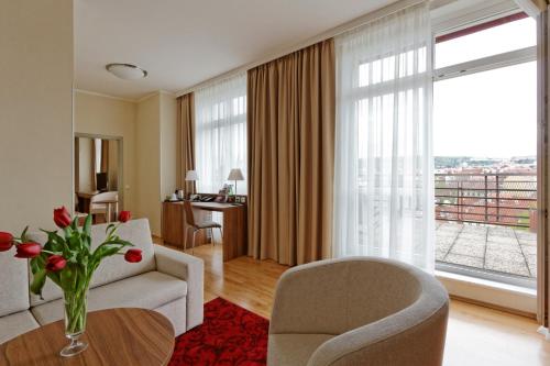 Suite con terraza en la azotea del hotel Clarion Prague Old Town. Foto 5