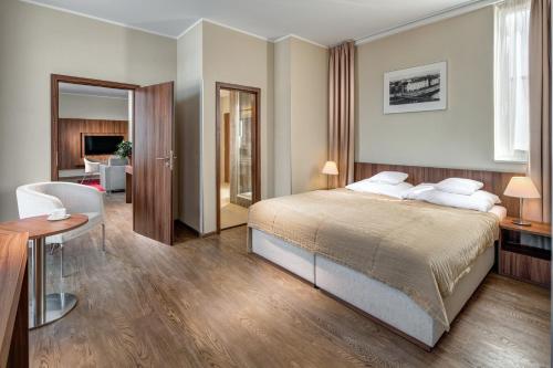Suite con terraza en la azotea del hotel Clarion Prague Old Town. Foto 6