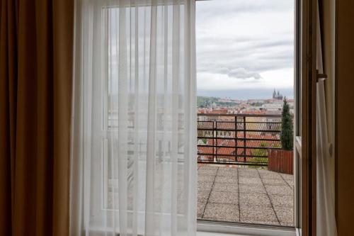 Suite con terraza en la azotea del hotel Clarion Prague Old Town. Foto 7