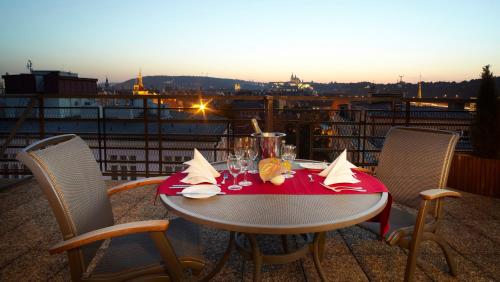 Suite con terraza en la azotea del hotel Clarion Prague Old Town. Foto 9