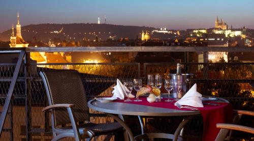 Suite con terraza en la azotea del hotel Clarion Prague Old Town. Foto 10
