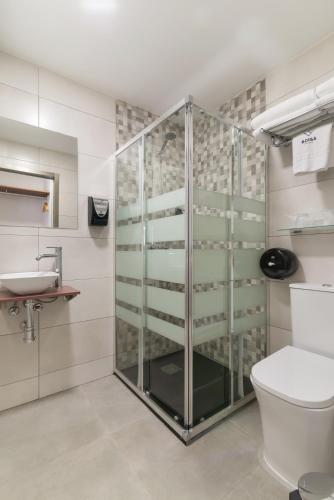 Habitación Doble Deluxe con balcón - 1 o 2 camas del hotel Boutique Roisa. Foto 6