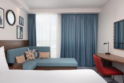 Habitación Familiar - Cama grande del hotel Hampton By Hilton London Stansted Airport. Foto 14