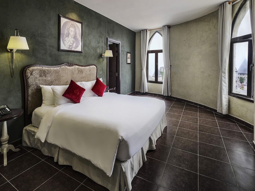 Suite Ejecutiva con cama King del hotel Mercure Danang French Village Bana Hills. Foto 3