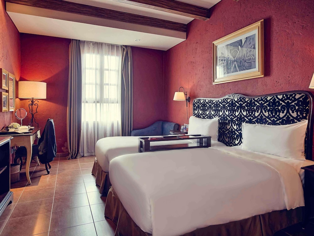 Habitación deluxe con camas gemelas del hotel Mercure Danang French Village Bana Hills. Foto 5