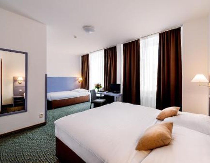 Habitación Triple Superior del hotel Central Prague. Foto 1