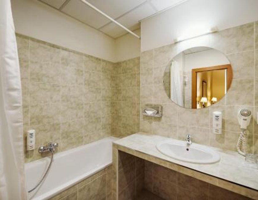 Habitación Triple Superior del hotel Central Prague. Foto 3