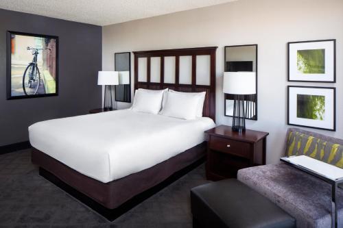 1 Cama King con Vistas a la Ciudad del hotel Hyatt Regency Savannah. Foto 3