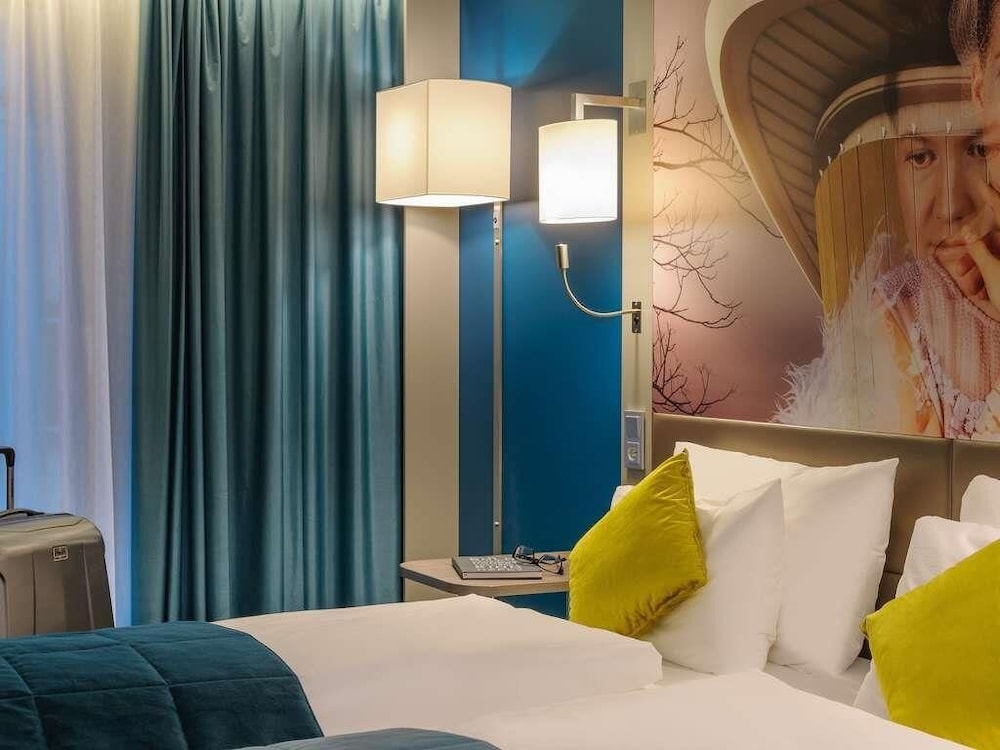 Habitaciones superiores con dos camas individuales del hotel Mercure Hotel Berlin Wittenbergplatz. Foto 5