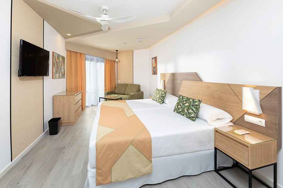 Habitación familiar 2 habitaciones con salón del hotel Riu Buenavista All Inclusive