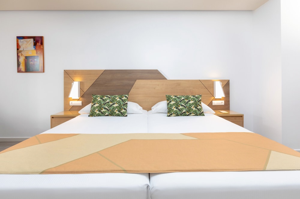 Habitación familiar, 2 habitaciones, balcón del hotel Riu Buenavista All Inclusive. Foto 2