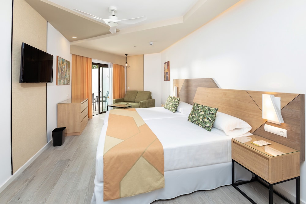 Habitación familiar, 2 habitaciones, balcón del hotel Riu Buenavista All Inclusive. Foto 3