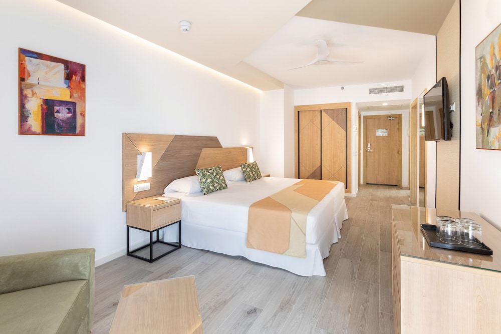 Habitación familiar, 2 habitaciones, balcón del hotel Riu Buenavista All Inclusive. Foto 4