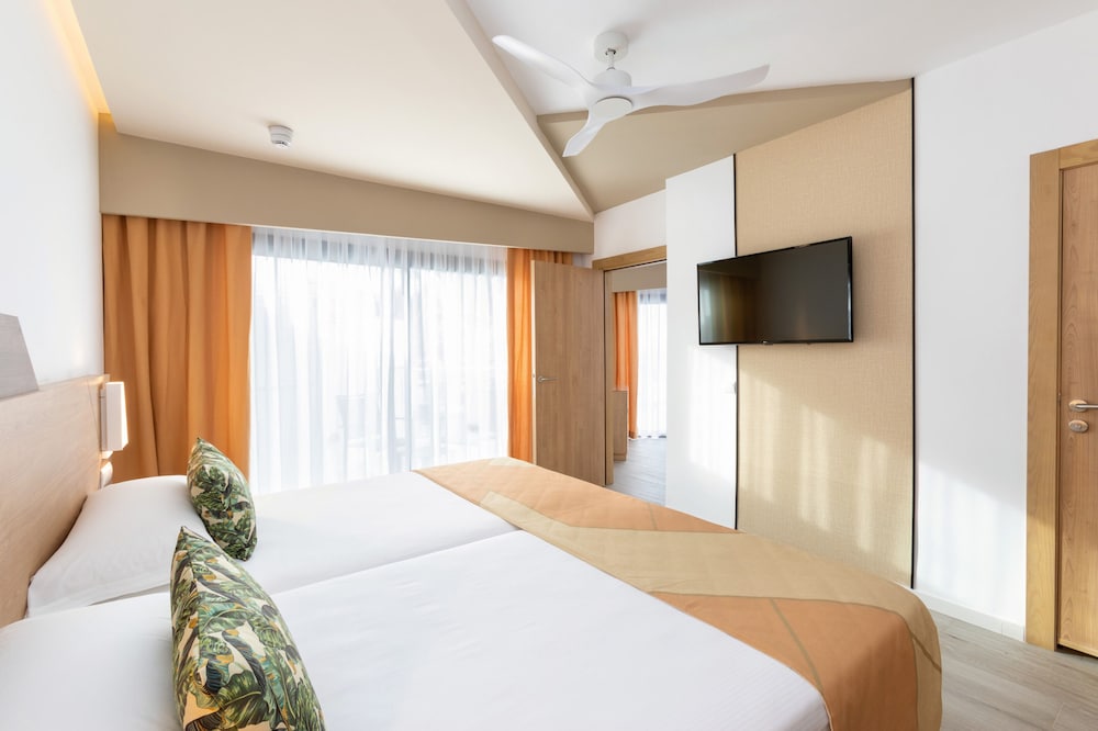 Habitación familiar, balcón (Standard) del hotel Riu Buenavista All Inclusive. Foto 1