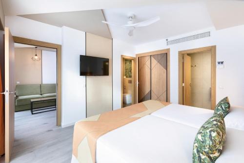 Family room del hotel Riu Buenavista All Inclusive. Foto 8