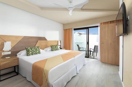 Habitación Familiar del hotel Riu Buenavista All Inclusive. Foto 1