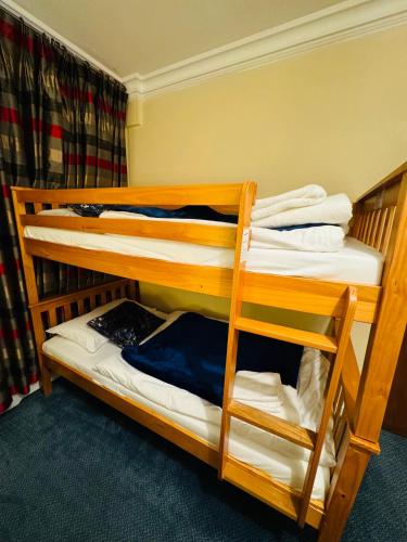 Habitación cuádruple del hotel Beverley House. Foto 2
