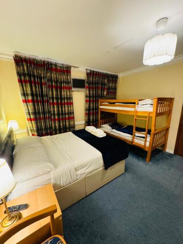 Habitación cuádruple del hotel Beverley House. Foto 3