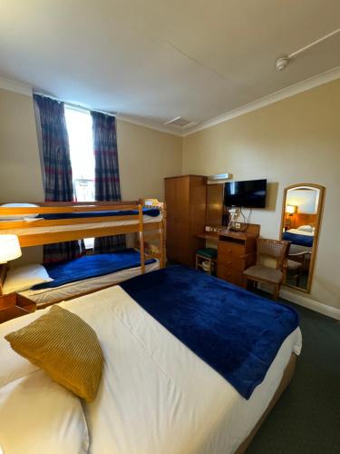 Habitación cuádruple del hotel Beverley House. Foto 13