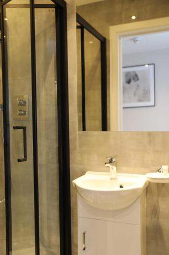 Budget Double Room - Lower Ground Floor del hotel Reem
