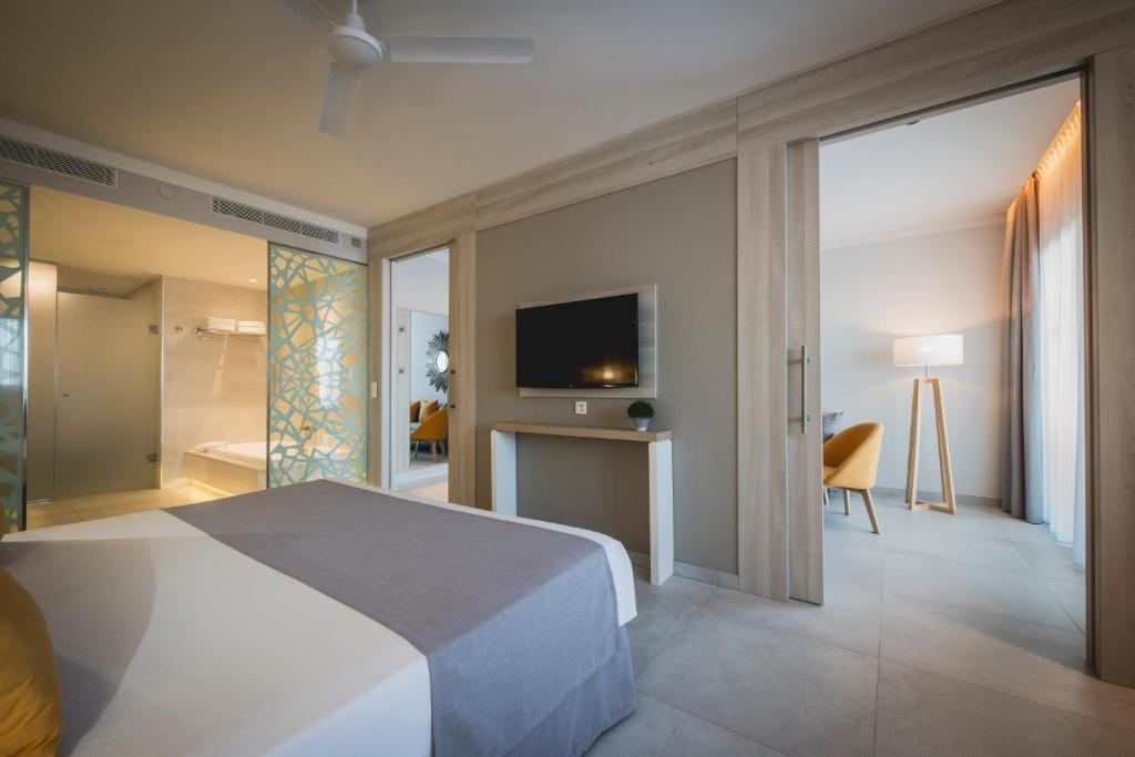 Suite Vista Mar Master Familiar del hotel Bahia Principe Fantasia Tenerife - All Inclusive