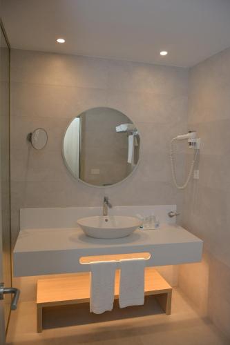 Junior suite Superior Sofá Cama incluido 1 Cama doble del hotel Bahia Principe Fantasia Tenerife - All Inclusive. Foto 1