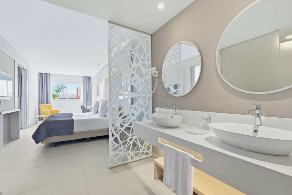 Suite principal familiar del hotel Bahia Principe Explore Fantasia - All Inclusive. Foto 1