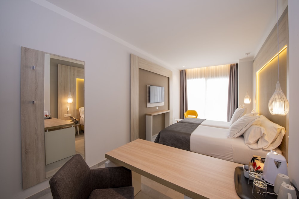 Habitación superior del hotel Bahia Principe Fantasia Tenerife - All Inclusive. Foto 1