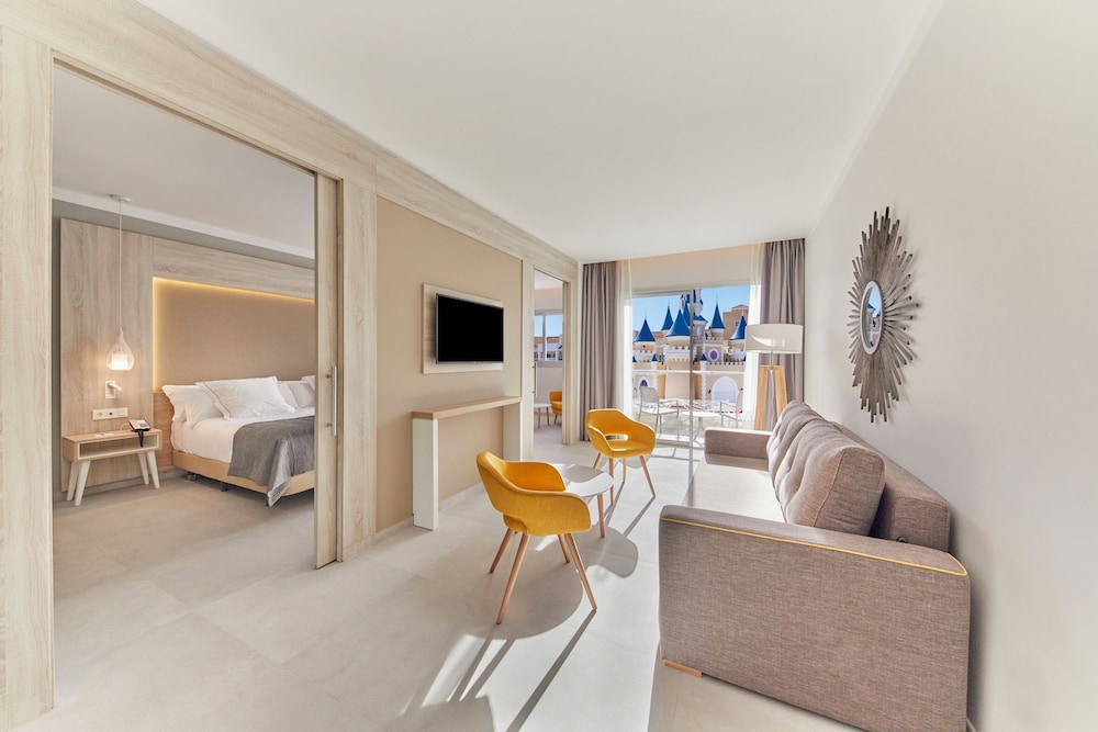 Suite familiar principal vista mar del hotel Bahia Principe Fantasia Tenerife - All Inclusive. Foto 2