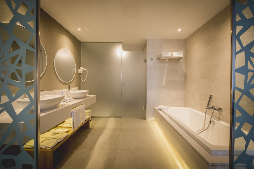 Suite familiar principal vista mar del hotel Bahia Principe Fantasia Tenerife - All Inclusive. Foto 4