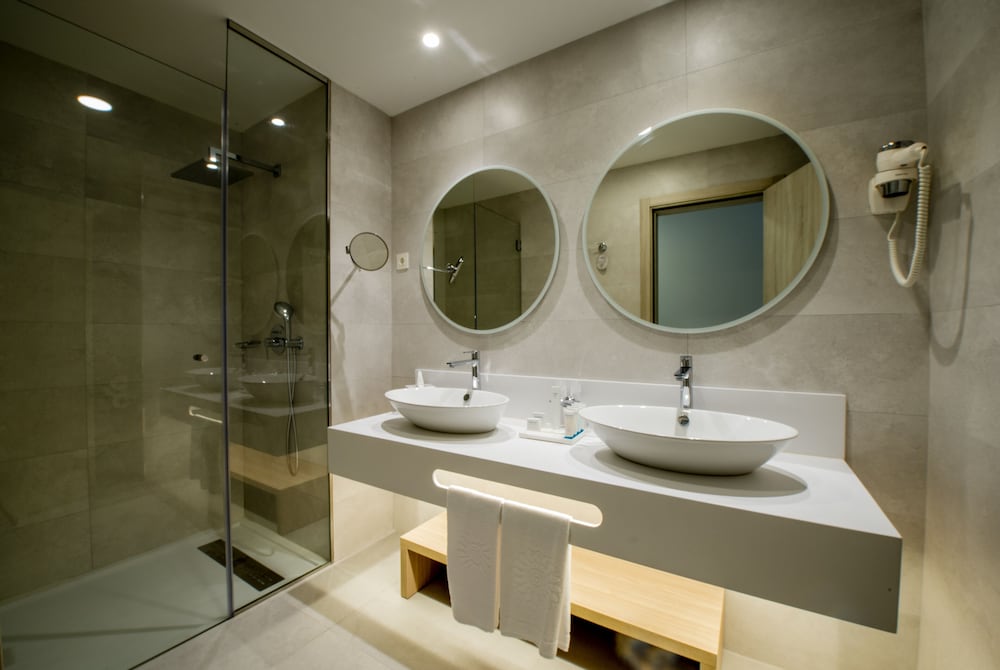 Junior Suite Swim up del hotel Bahia Principe Fantasia Tenerife - All Inclusive. Foto 6