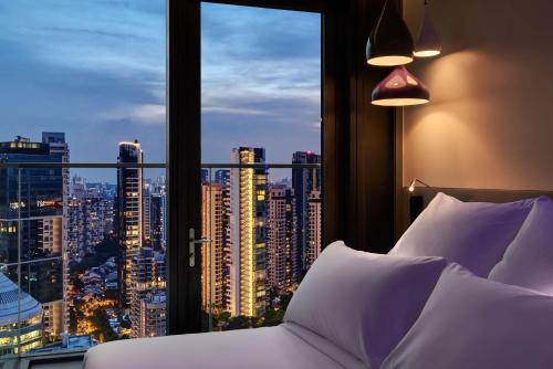 Alojamiento de 1ª clase con cama extragrande del hotel Yotel Singapore Orchard Road. Foto 2