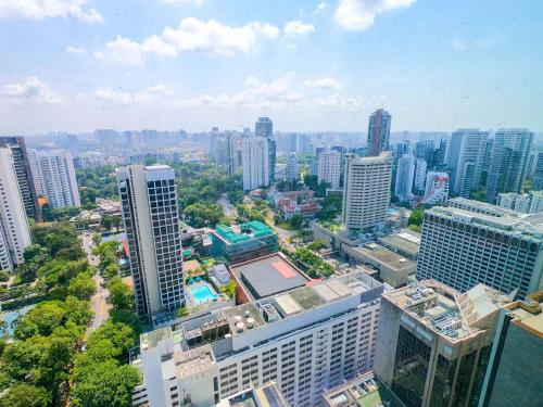 Alojamiento de 1ª clase con cama extragrande del hotel Yotel Singapore Orchard Road. Foto 3